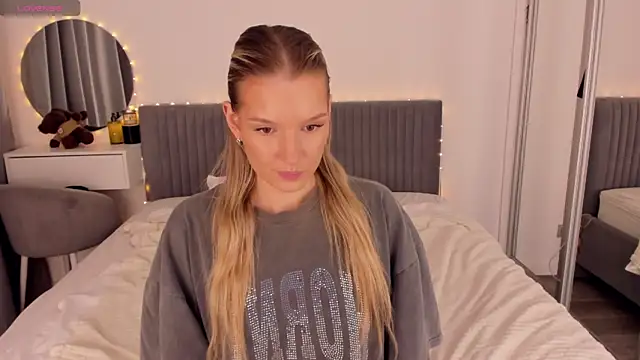 CassieRayss online show from July 6, 11:04 am