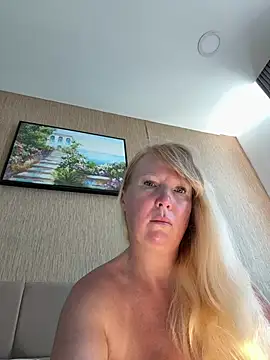 EmmaInLove23 online show from July 22, 1:39 am