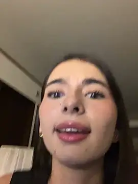 Coralinee 01 online show from May 17, 11:37 pm