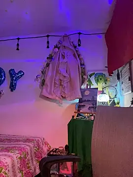LiliJones  online show from June 13, 3:04 am