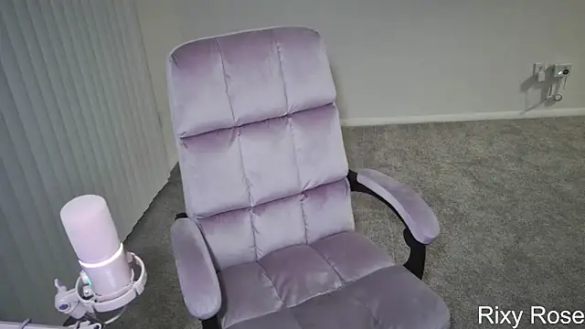 Trixyrose online show from February 9, 5:10 am