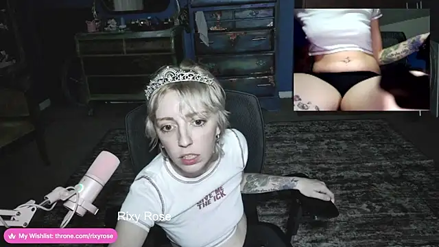 Trixyrose online show from December 1, 2:48 am