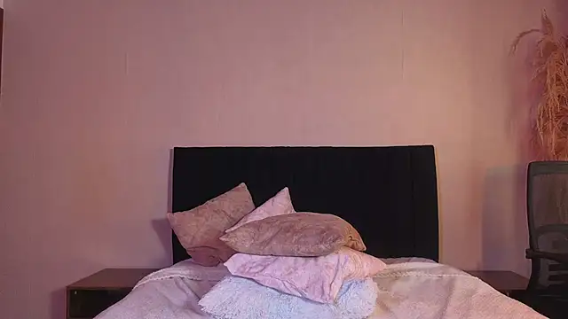 kassandra james online show from July 28, 4:39 pm