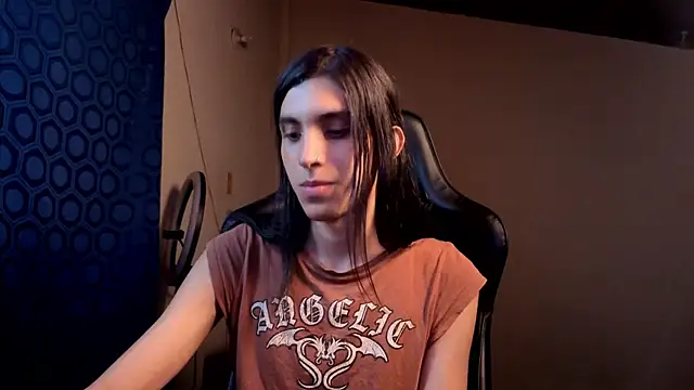 angelitofemboy online show from April 2, 6:33 am