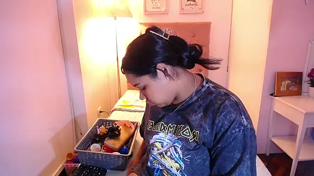 Nahom1  online show from November 13, 10:31 pm