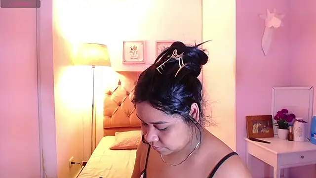 Nahom1  online show from November 4, 8:25 pm