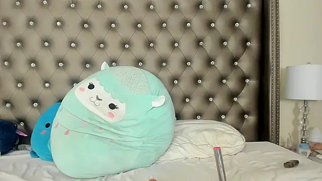 NadiaLyla online show from July 18, 3:21 am