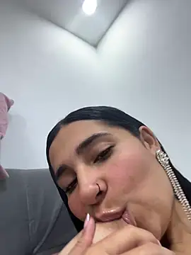 Meganmilk1 online show from March 5, 4:14 pm