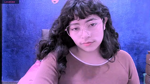 Snapshot of NinaYellow chatting on October 1, 3:50 pm NinaYellow online show from October 1, 3:50 pm