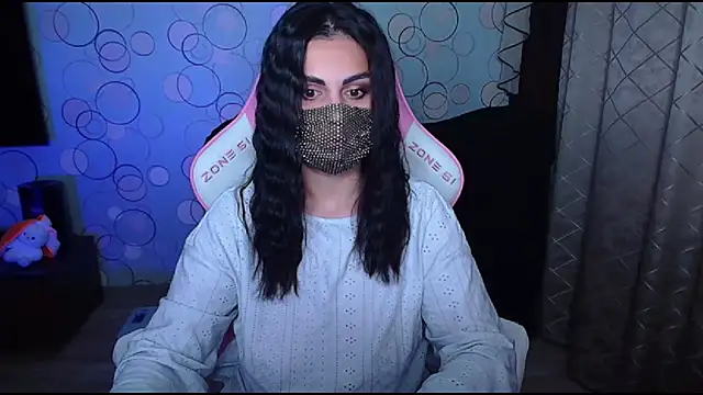 Snapshot of __Yasmina__ chatting on October 1, 5:01 am   Yasmina   online show from October 1, 5:01 am