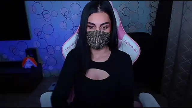 Snapshot of __Yasmina__ chatting on October 6, 9:15 am   Yasmina   online show from October 6, 9:15 am