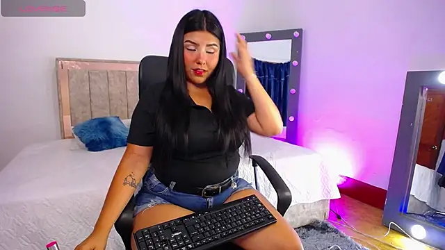 Nahomi Wild online show from April 4, 9:57 pm