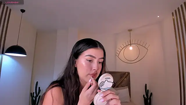 PaulinaSantos  online show from May 2, 7:50 pm