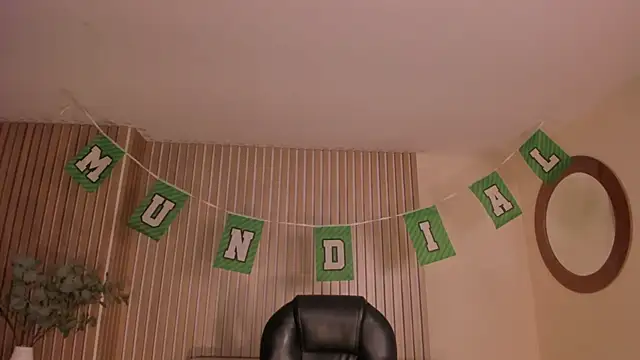PaulinaSantos  online show from June 14, 2:24 am