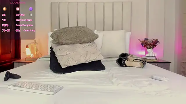 Romina Brunnetesala1 online show from February 7, 6:45 pm