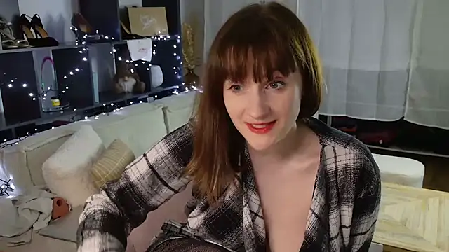 victoirenextdoor online show from February 1, 3:00 pm