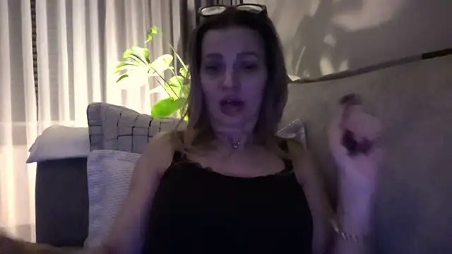 SweetMonicaUK online show from March 1, 10:09 pm