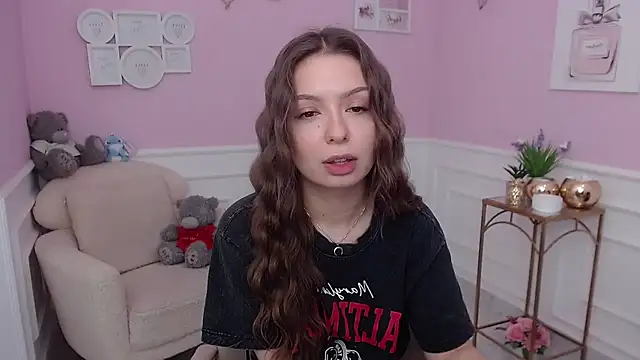 LucySkilar online show from November 27, 6:05 am