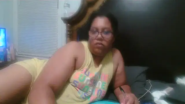 Snapshot of ebonyred chatting on September 10, 12:10 am ebonyred online show from September 10, 12:10 am