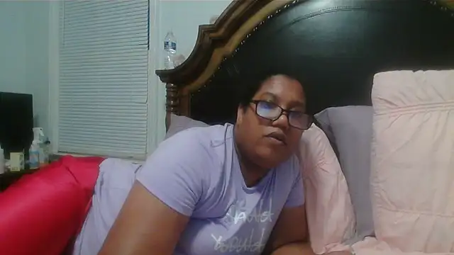ebonyred online show from May 1, 11:41 pm