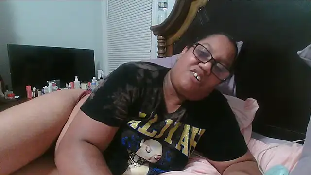 ebonyred online show from April 30, 1:00 am
