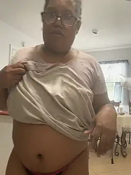 ebonyred online show from July 3, 1:06 pm