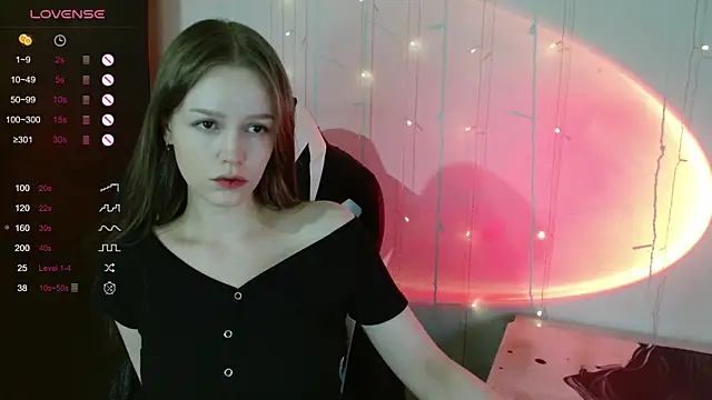 Snapshot of amelia_sweeti chatting on October 30, 10:00 pm amelia sweeti online show from October 30, 10:00 pm