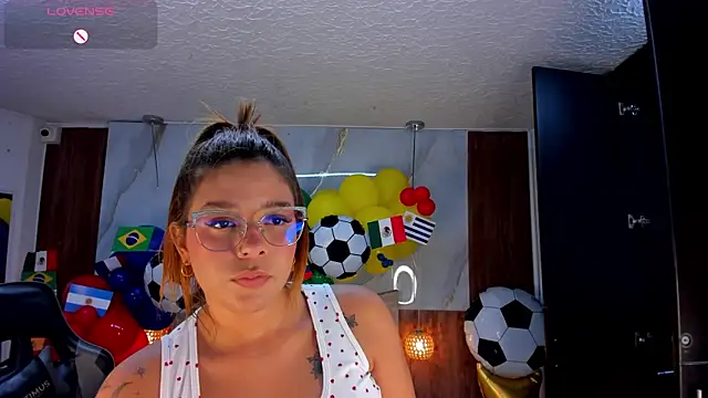 mia 18v online show from July 4, 3:46 am