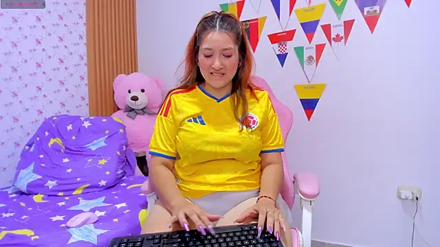 Soyqueen online show from June 24, 5:17 am