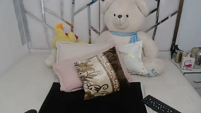 celestesouzalatin online show from June 17, 10:22 pm