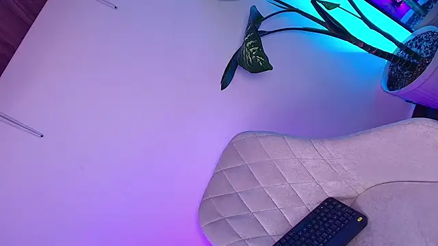 Dalila Thoms online show from November 7, 8:14 pm