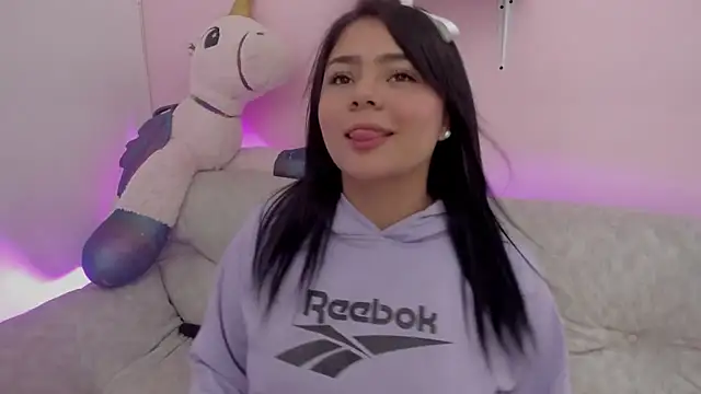 Oriana Guzman online show from April 29, 5:43 am