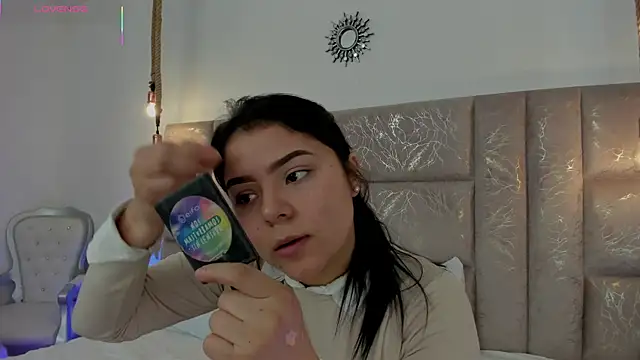 Oriana Guzman online show from August 5, 10:05 pm