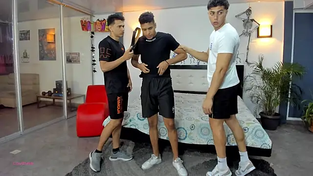 Snapshot of badguyss_bisex chatting on October 10, 12:10 pm badguyss bisex online show from October 10, 12:10 pm