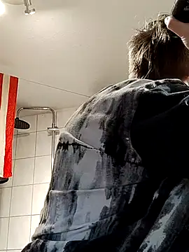 Isabella Geney online show from March 1, 4:39 pm