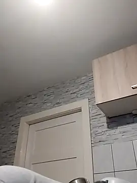 Isabella Geney online show from December 17, 2:43 pm