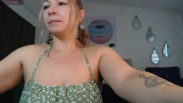 Ingridbergman online show from July 14, 1:16 pm