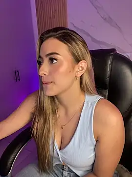 kyliejoness online show from July 22, 3:07 am
