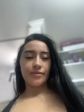 preetypeach online show from August 1, 9:17 pm