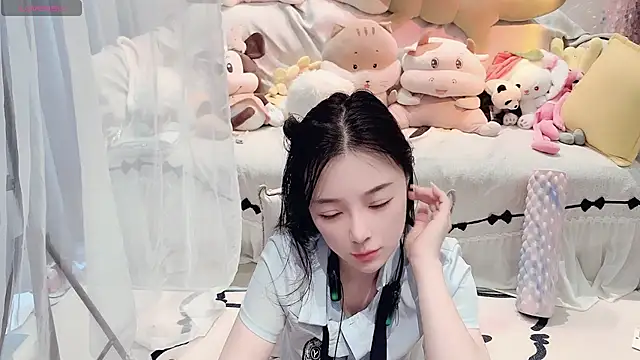 AKiKi711 online show from July 12, 4:57 am