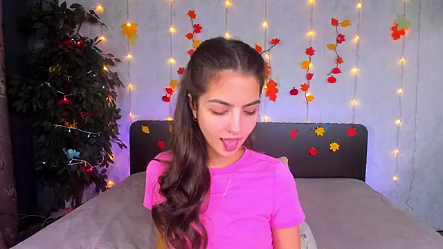 Milana Crystal  online show from November 20, 8:15 am