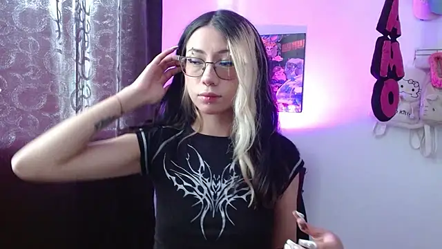Snapshot of squirt_charlott chatting on September 18, 7:34 pm squirt charlott online show from September 18, 7:34 pm