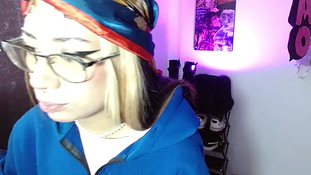 Snapshot of squirt_charlott chatting on October 11, 6:10 pm squirt charlott online show from October 11, 6:10 pm