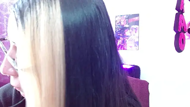 Snapshot of squirt_charlott chatting on September 24, 6:29 pm squirt charlott online show from September 24, 6:29 pm