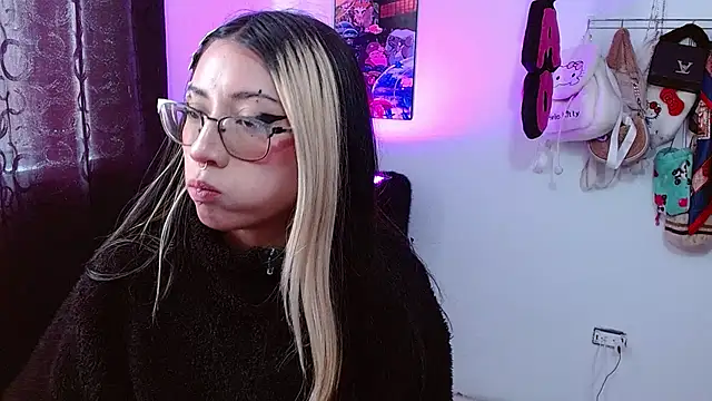 Snapshot of squirt_charlott chatting on September 27, 6:59 pm squirt charlott online show from September 27, 6:59 pm