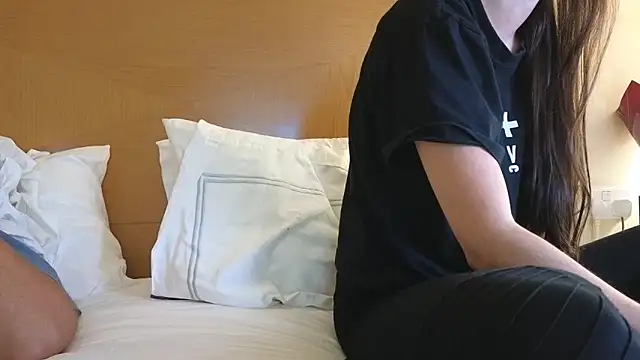 Mr-and-Mrs-Smith online show from October 12, 2:41 pm