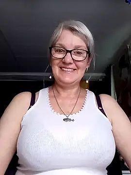 irinamaux online show from June 18, 9:14 am