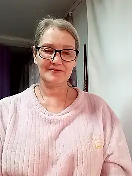 irinamaux online show from February 12, 7:10 am