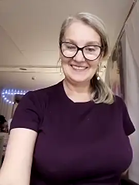 irinamaux online show from December 3, 10:06 am