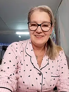 irinamaux online show from November 18, 5:03 pm